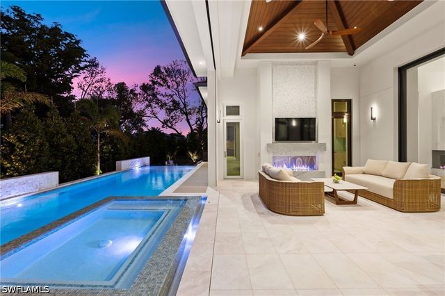 444 Orchid DR, Naples, FL 34102