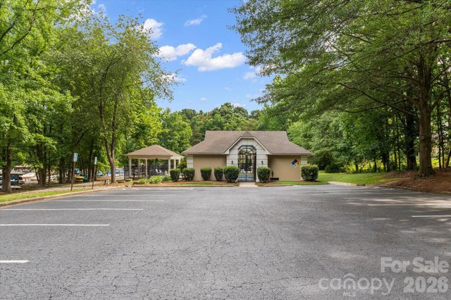122 Lake Pine Road, Mooresville, NC 28117