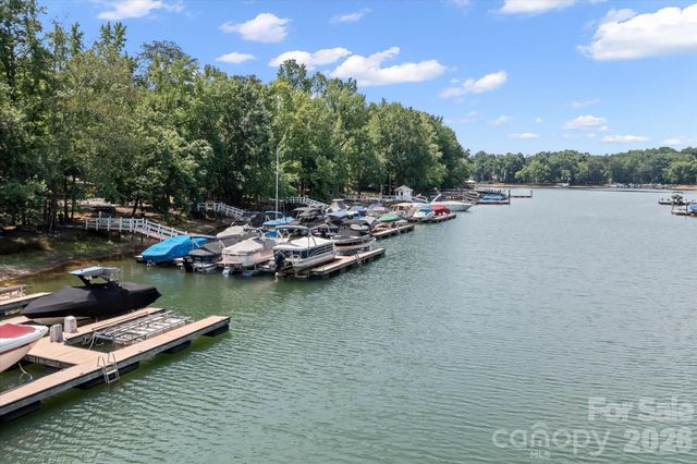 122 Lake Pine Road, Mooresville, NC 28117