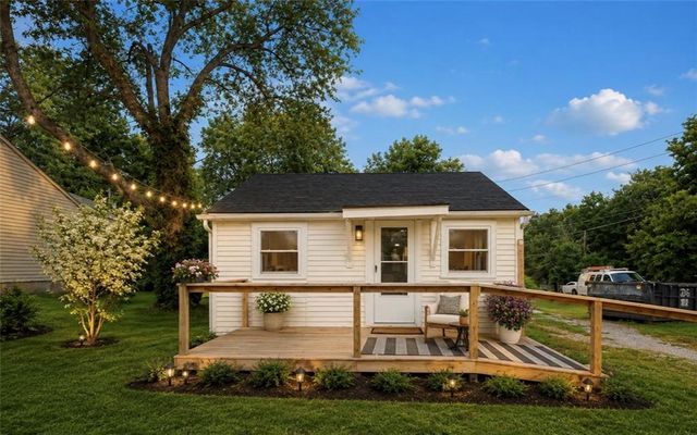 1100 S Savage Street, Independence, MO 64050