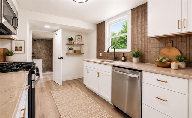 1100 S Savage Street, Independence, MO 64050
