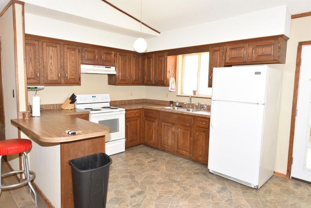 110 Meadow Ln, Fairfield Bay, AR 72088