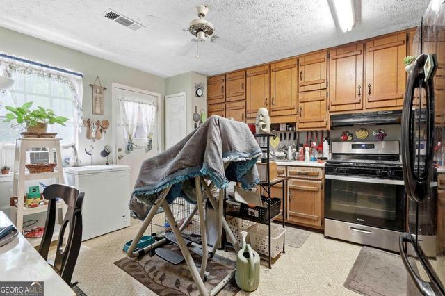 105 Meadowbrook Court, Fayetteville, GA 30215