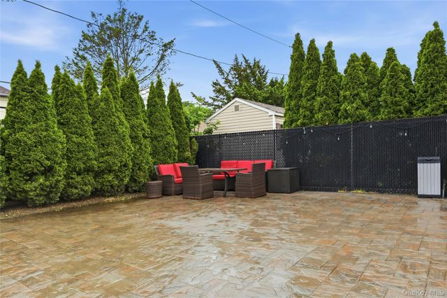 152 Collins Avenue, Williston Park, NY 11596