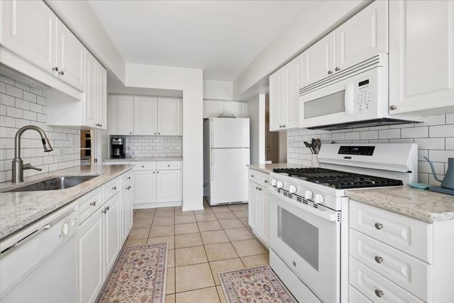 2601 Central Street 402, Evanston, IL 60201