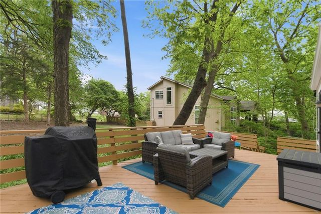 2006 W 71st Terrace, Prairie Village, KS 66208
