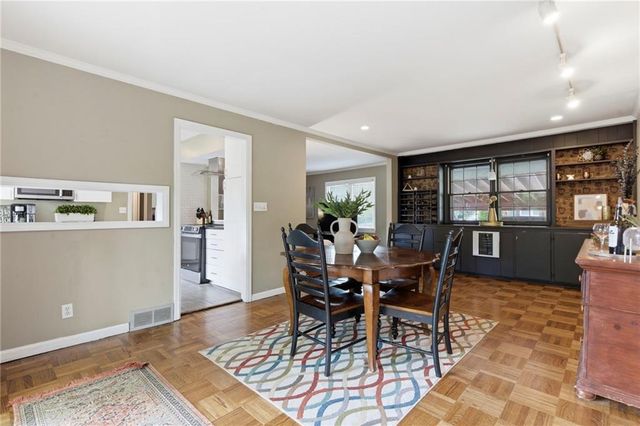 2006 W 71st Terrace, Prairie Village, KS 66208