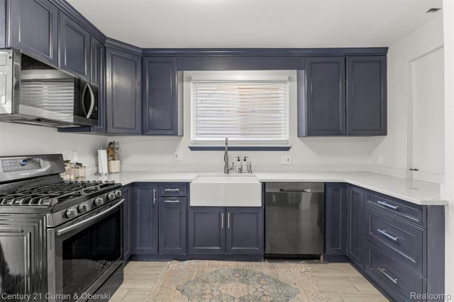 431 S SILVERY Lane, Dearborn, MI 48124