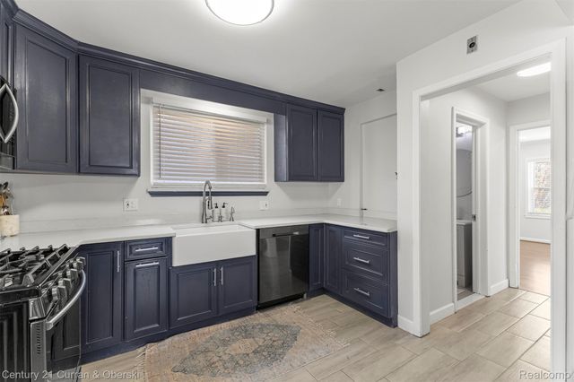 431 S SILVERY Lane, Dearborn, MI 48124