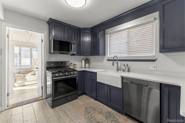 431 S SILVERY Lane, Dearborn, MI 48124