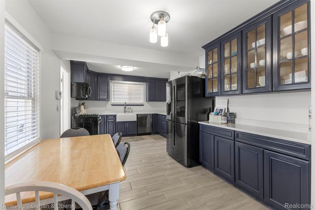 431 S SILVERY Lane, Dearborn, MI 48124