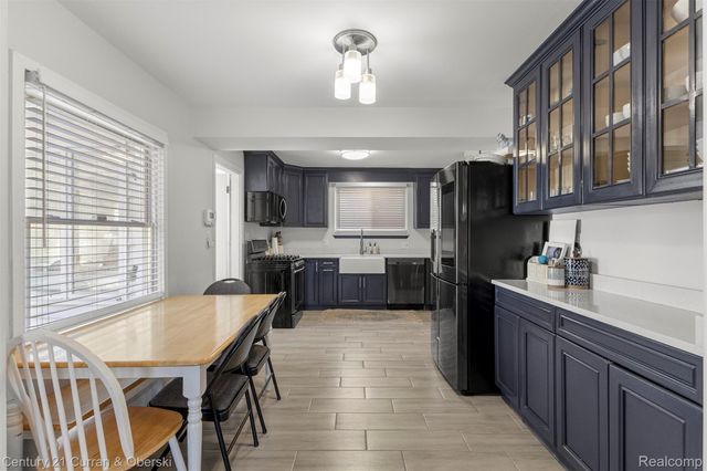 431 S SILVERY Lane, Dearborn, MI 48124