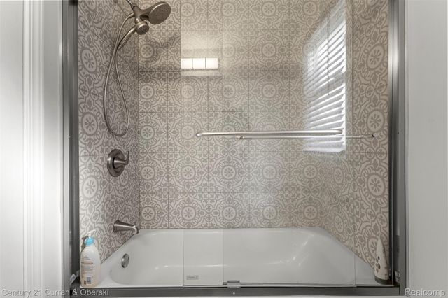 431 S SILVERY Lane, Dearborn, MI 48124