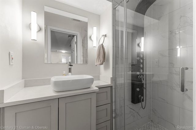 431 S SILVERY Lane, Dearborn, MI 48124