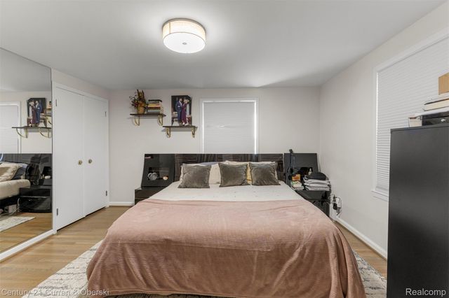 431 S SILVERY Lane, Dearborn, MI 48124