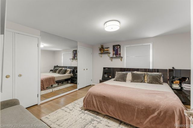 431 S SILVERY Lane, Dearborn, MI 48124