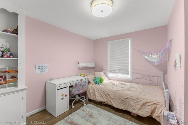 431 S SILVERY Lane, Dearborn, MI 48124