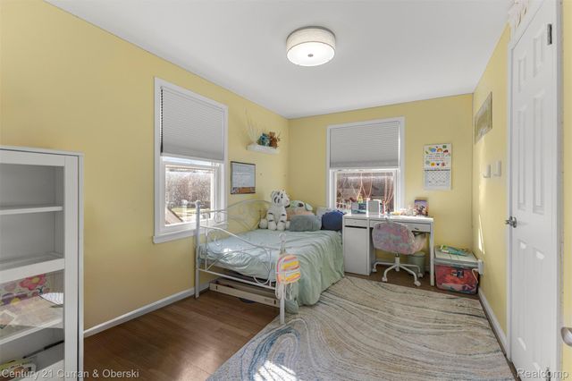 431 S SILVERY Lane, Dearborn, MI 48124