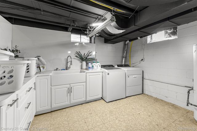 431 S SILVERY Lane, Dearborn, MI 48124