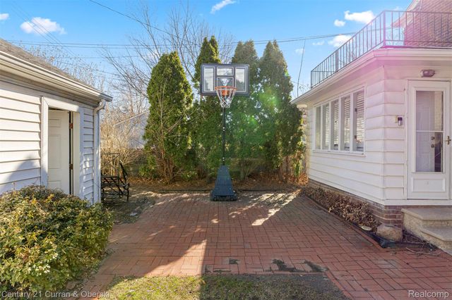 431 S SILVERY Lane, Dearborn, MI 48124