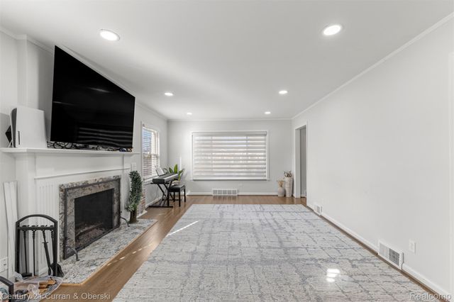 431 S SILVERY Lane, Dearborn, MI 48124