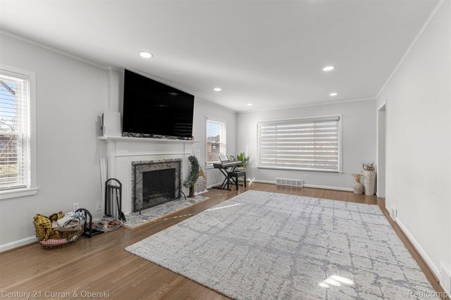 431 S SILVERY Lane, Dearborn, MI 48124