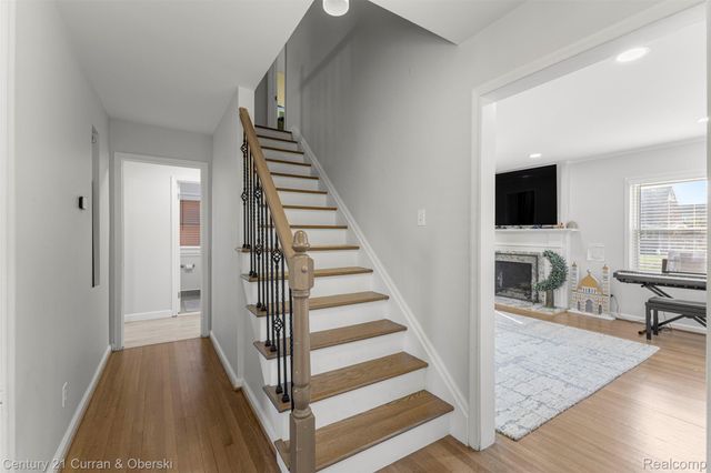 431 S SILVERY Lane, Dearborn, MI 48124