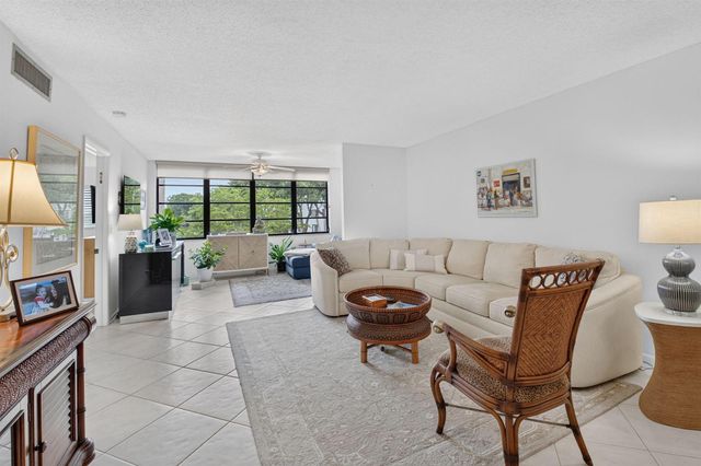 15075 WITNEY Road 212, Delray Beach, FL 33484