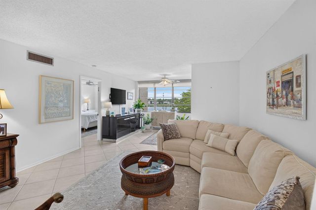 15075 WITNEY Road 212, Delray Beach, FL 33484