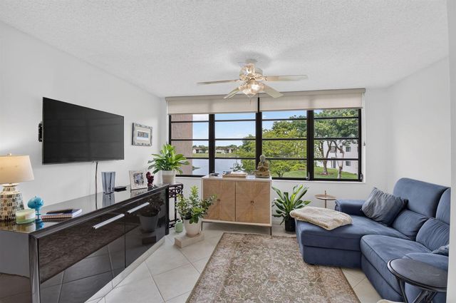15075 WITNEY Road 212, Delray Beach, FL 33484