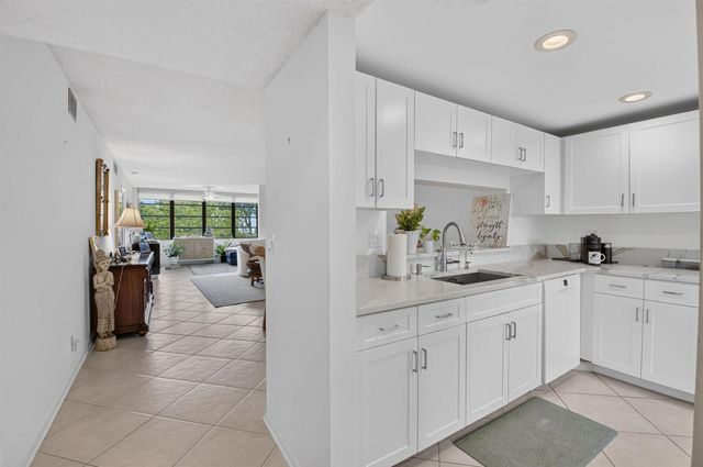 15075 WITNEY Road 212, Delray Beach, FL 33484