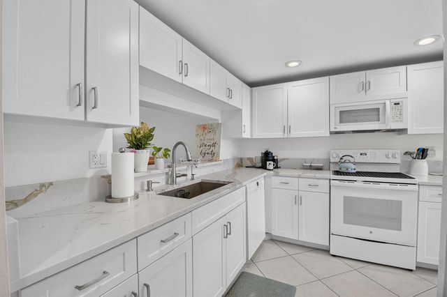 15075 WITNEY Road 212, Delray Beach, FL 33484