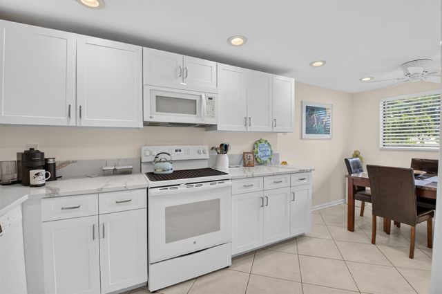 15075 WITNEY Road 212, Delray Beach, FL 33484