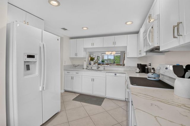15075 WITNEY Road 212, Delray Beach, FL 33484