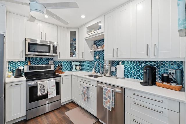 212 CEDARWOOD CIRCLE 212, Seminole, FL 33777