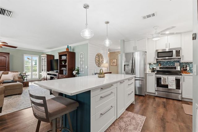 212 CEDARWOOD CIRCLE 212, Seminole, FL 33777