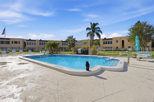 212 CEDARWOOD CIRCLE 212, Seminole, FL 33777