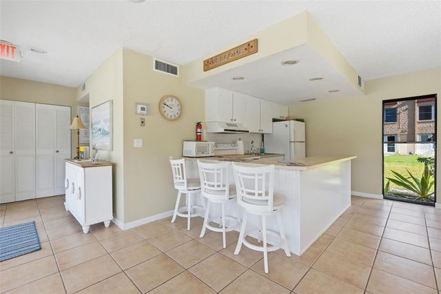 212 CEDARWOOD CIRCLE 212, Seminole, FL 33777