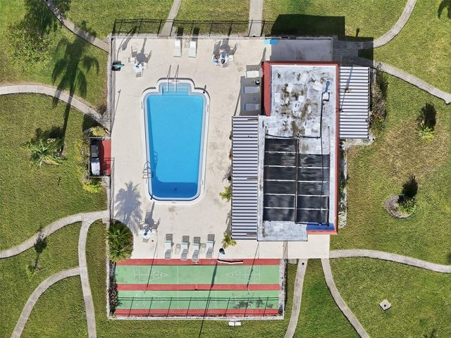 212 CEDARWOOD CIRCLE 212, Seminole, FL 33777