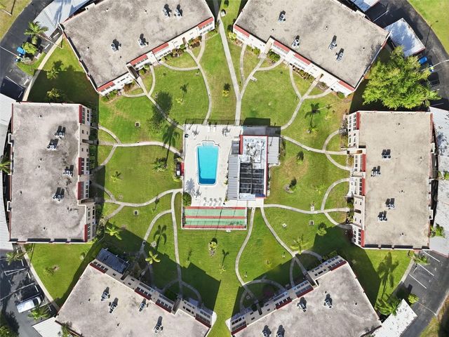 212 CEDARWOOD CIRCLE 212, Seminole, FL 33777