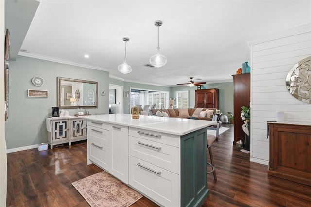 212 CEDARWOOD CIRCLE 212, Seminole, FL 33777