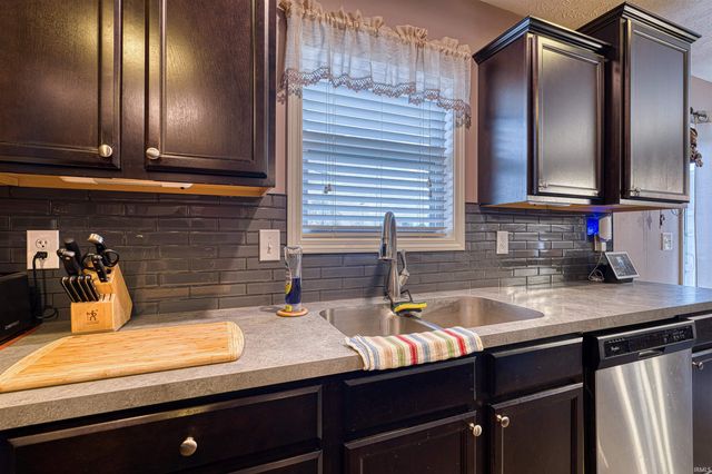 6411 Kinway Drive, Evansville, IN 47725