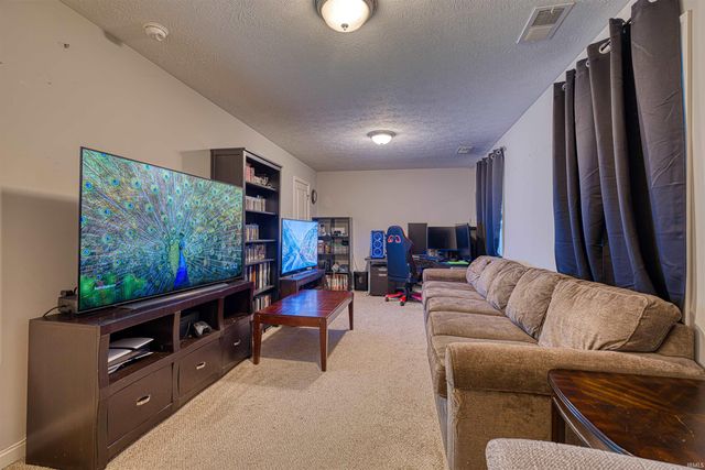 6411 Kinway Drive, Evansville, IN 47725