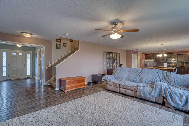 6411 Kinway Drive, Evansville, IN 47725