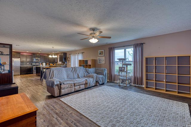 6411 Kinway Drive, Evansville, IN 47725