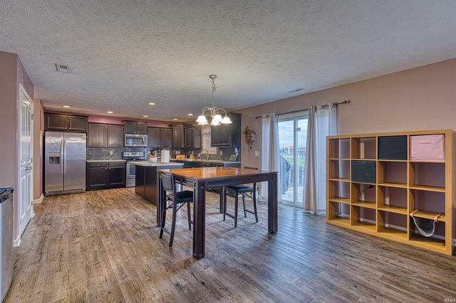 6411 Kinway Drive, Evansville, IN 47725