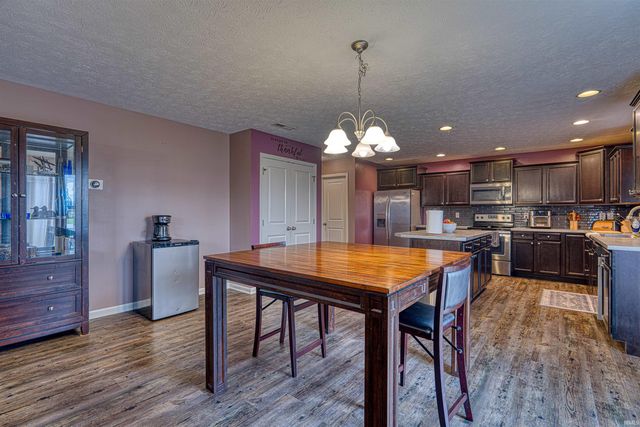 6411 Kinway Drive, Evansville, IN 47725