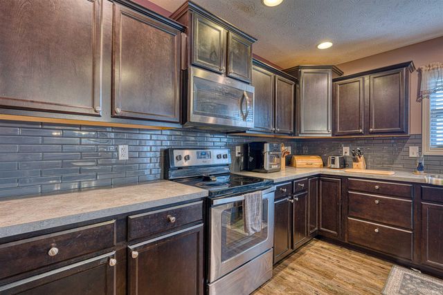 6411 Kinway Drive, Evansville, IN 47725