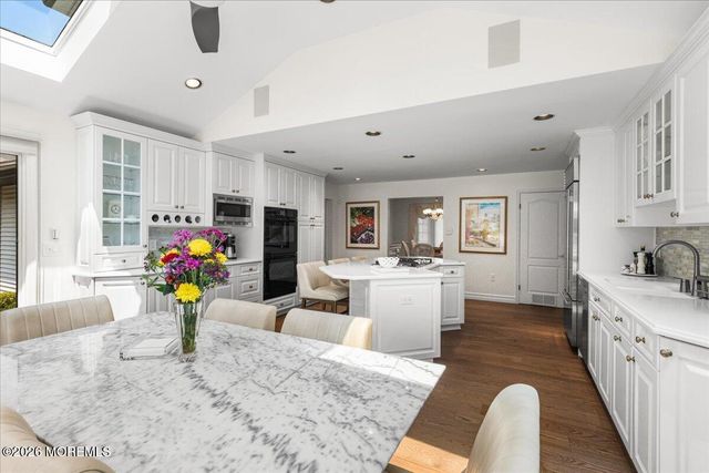 17 Thomas Drive, Manalapan, NJ 07726