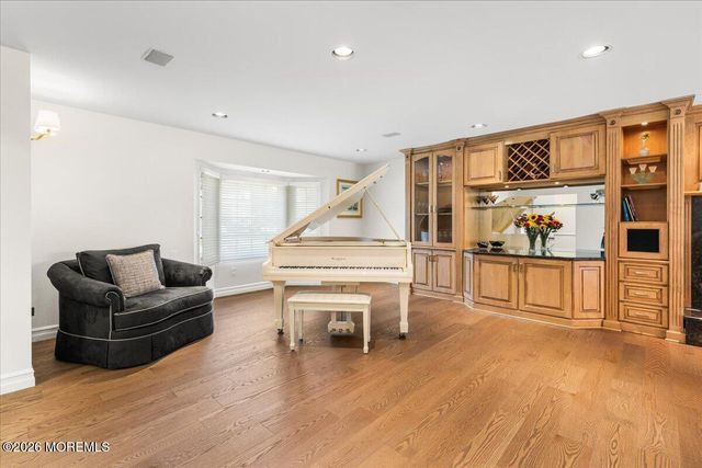 17 Thomas Drive, Manalapan, NJ 07726
